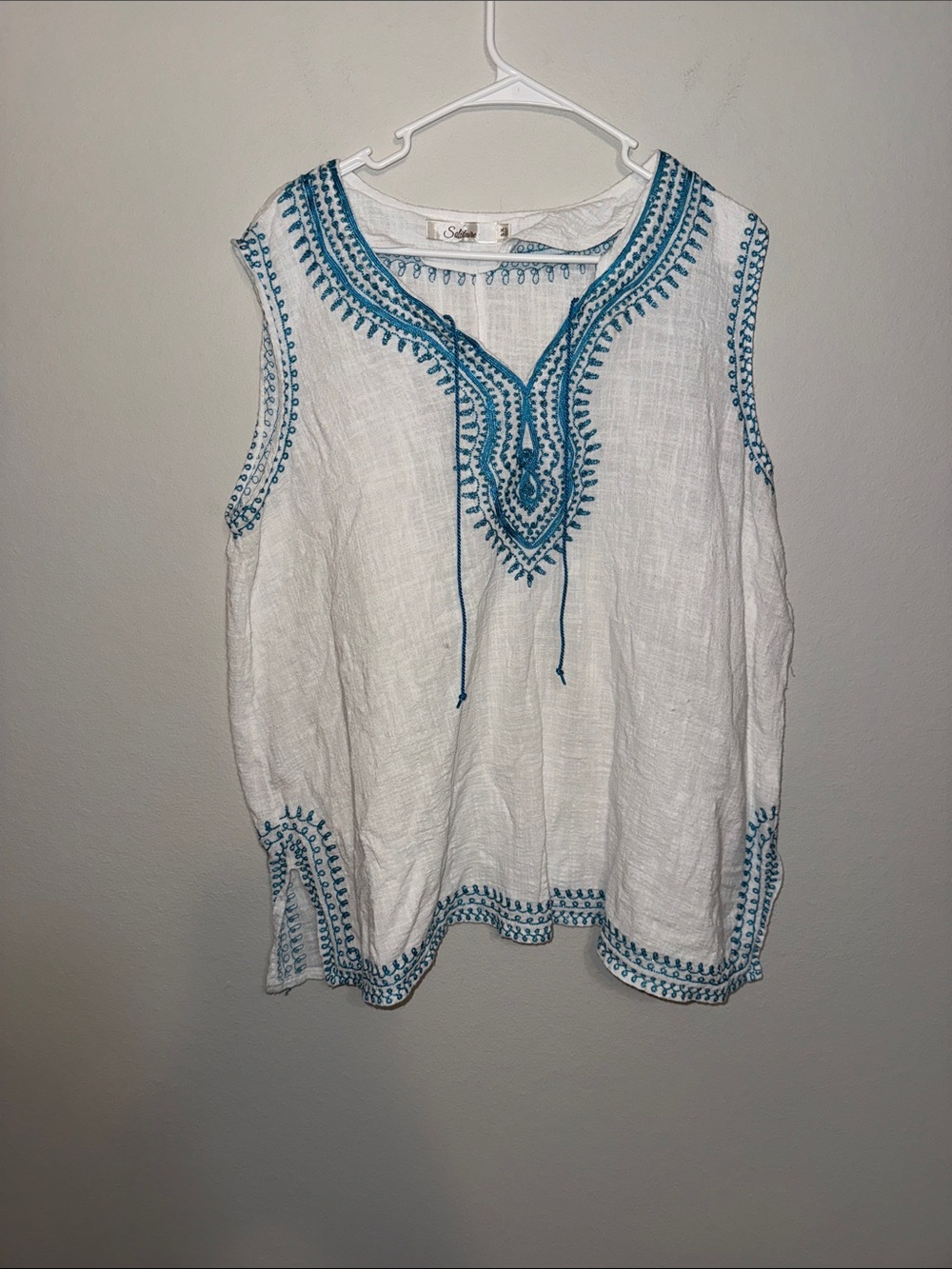 Solitaire White Linen Tank with Teal Embroidery - size 3X